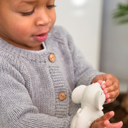 Oli &amp; Carol Bidearmbnd Elefant i Naturgummi Nelly
